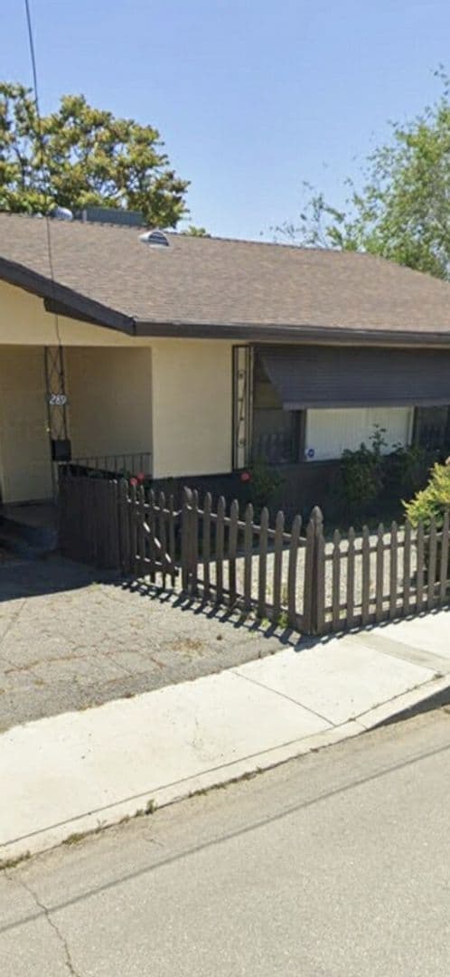 San Jacinto House: 289 S Sheriff Ave