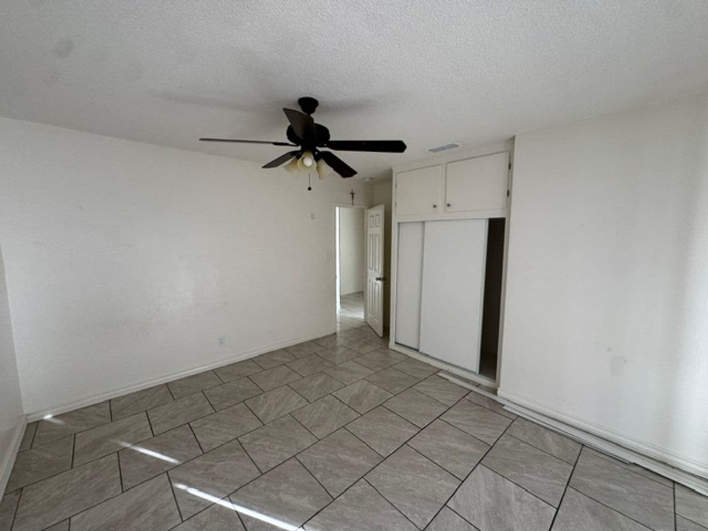 San Jacinto House: 498 S Vernon