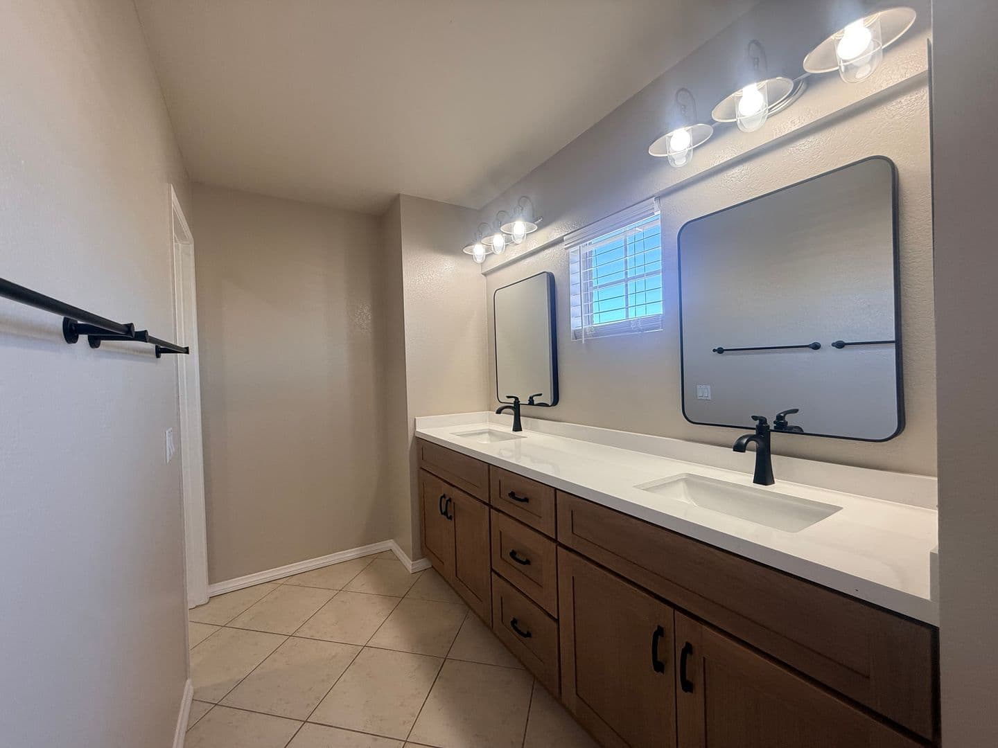 Temecula House: 39540 June Rd