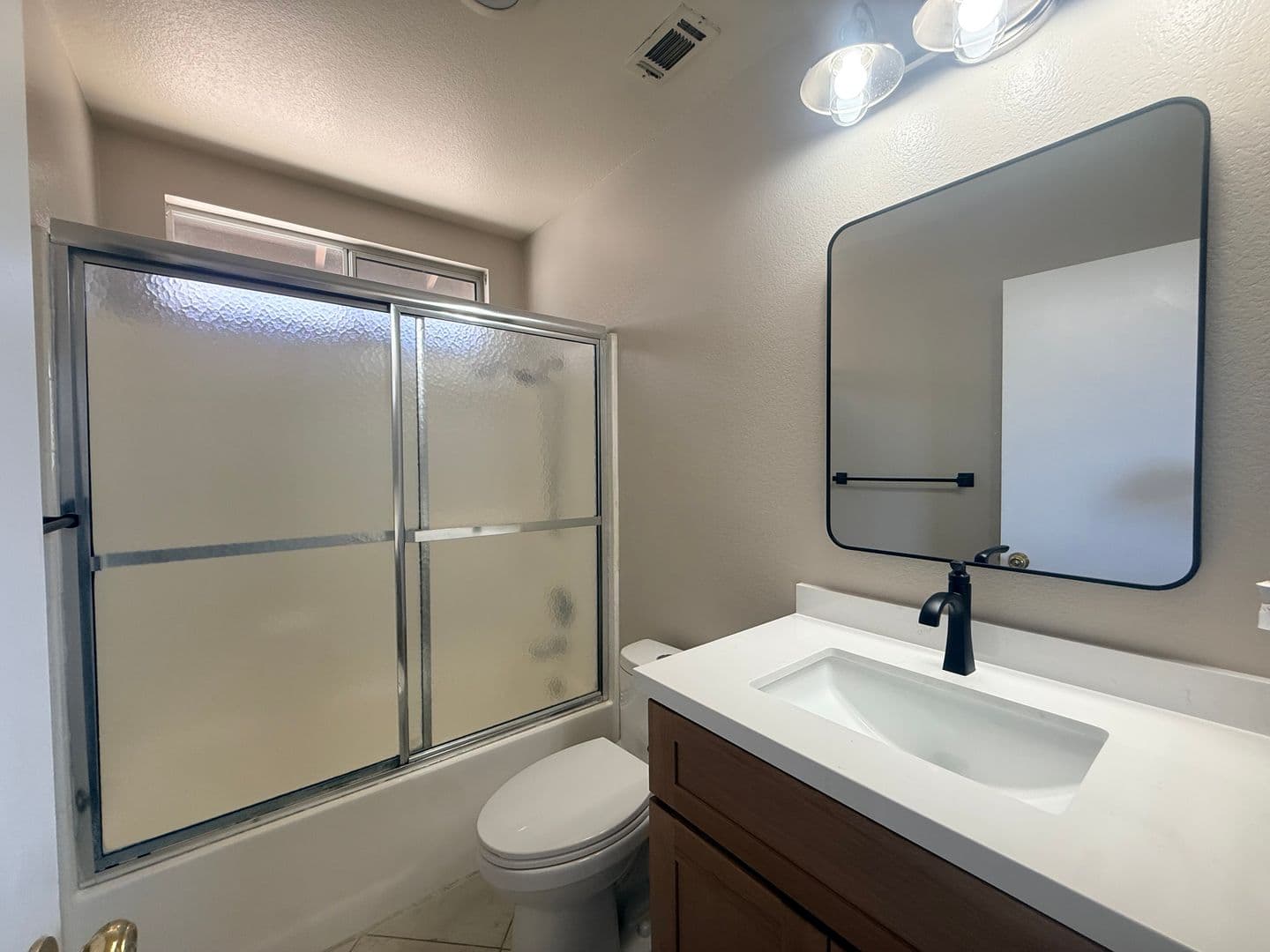 Temecula House: 39540 June Rd