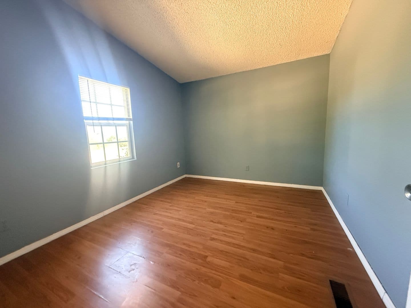 Perris House: 27107 Read St