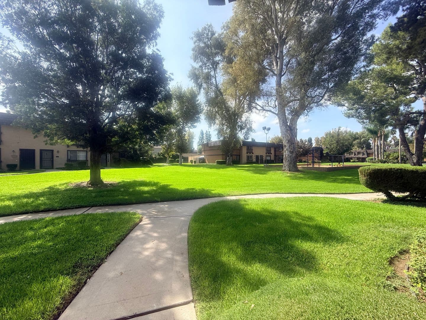 Riverside House: 10570 White Oak Dr