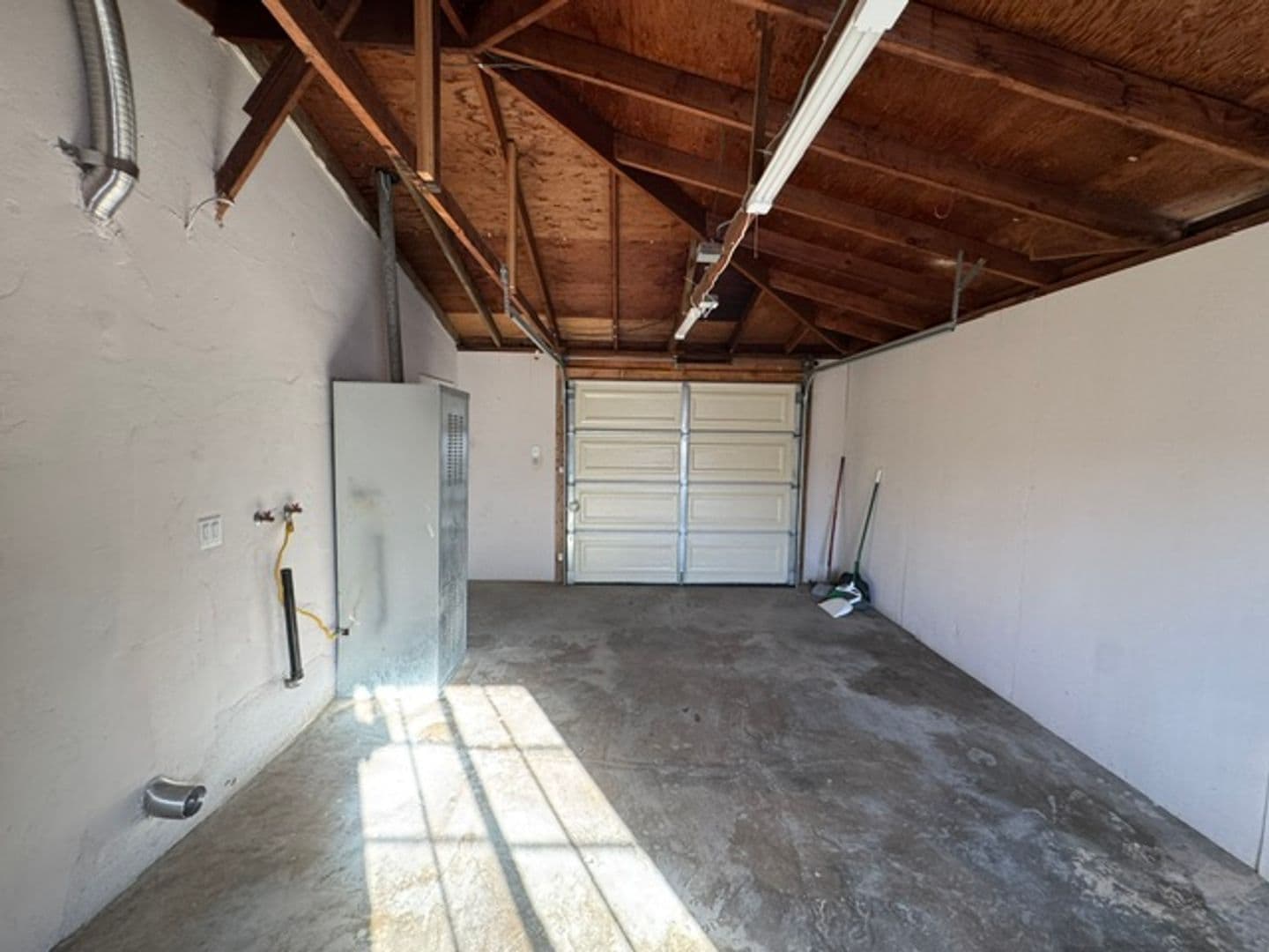 San Jacinto House: 498 S Vernon