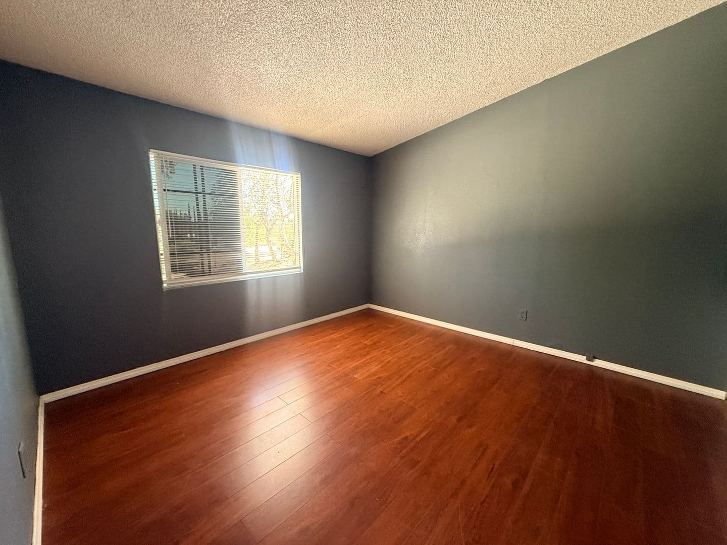 Perris House: 27107 Read St