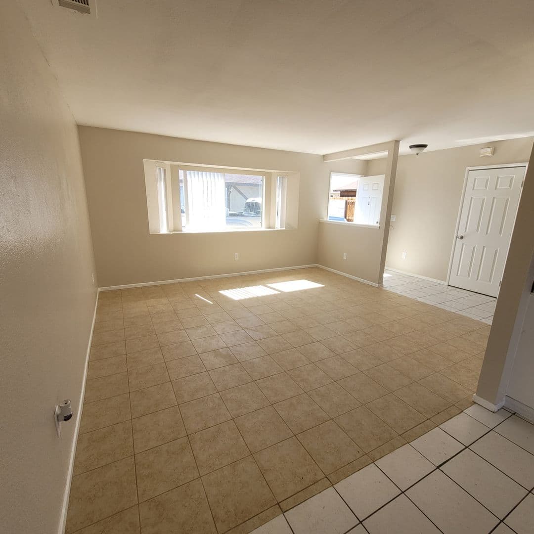 Apple Valley Apartment: 12222 Kiowa Rd