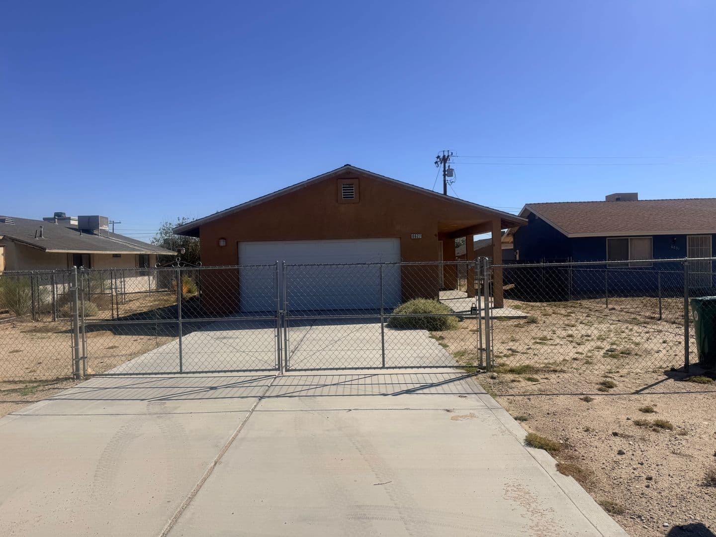 TwentyNine Palms House: 6627 Smoketree Avenue