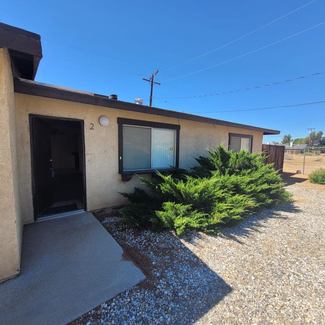 Apple Valley Apartment: 15430 Straight Arrow