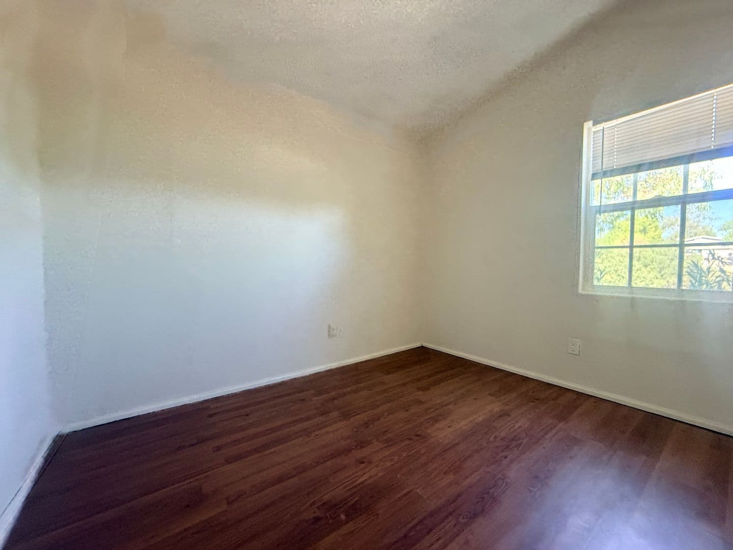 Perris House: 27107 Read St