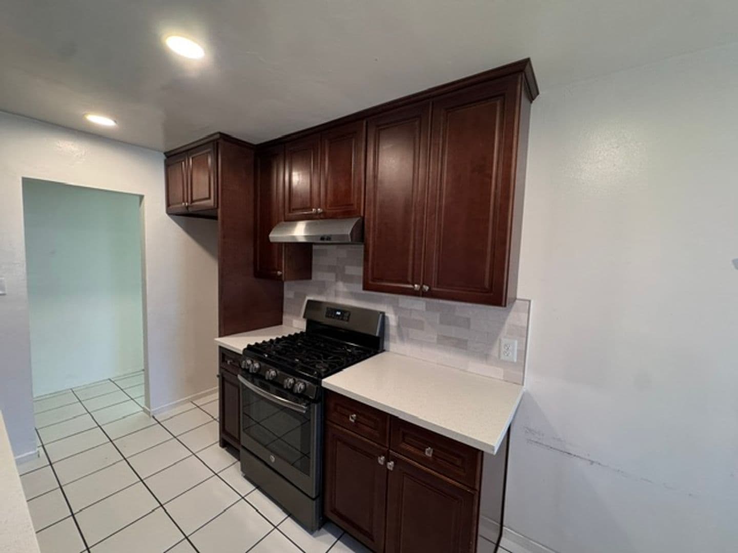San Jacinto House: 498 S Vernon