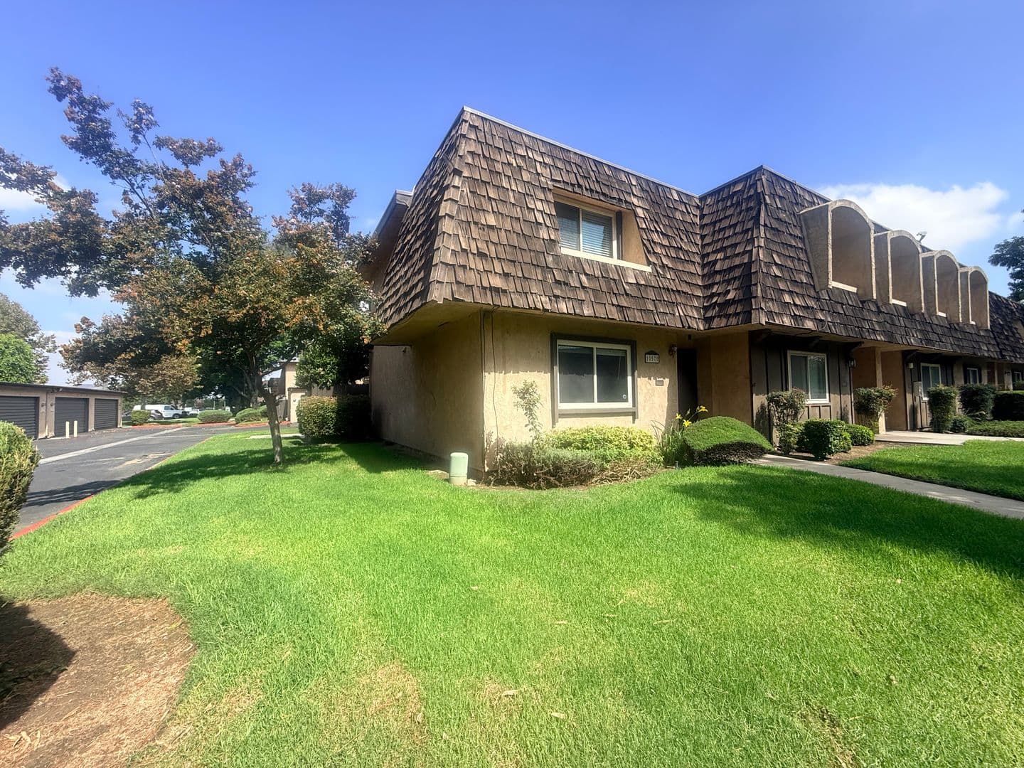 Riverside House: 10570 White Oak Dr