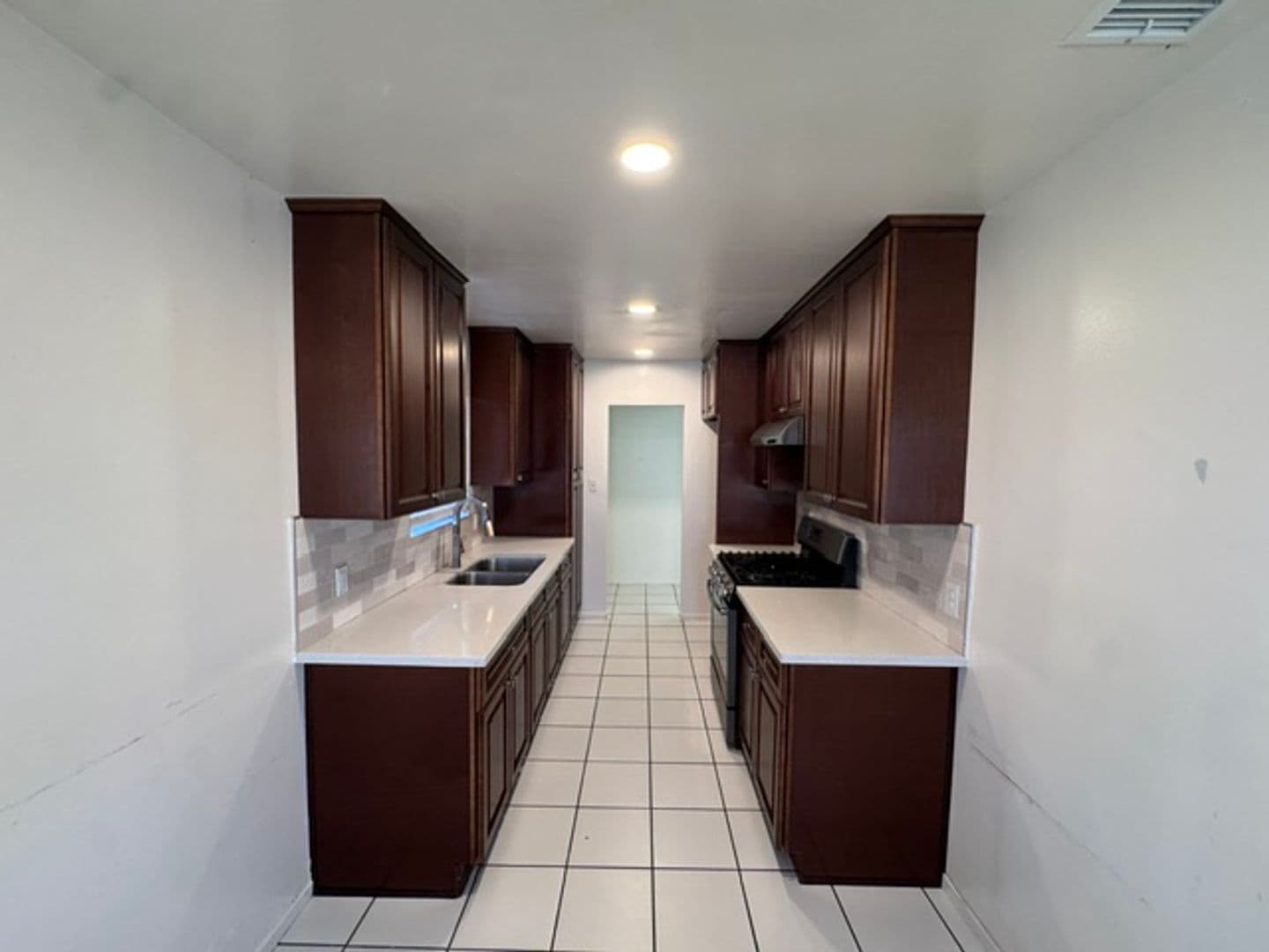San Jacinto House: 498 S Vernon