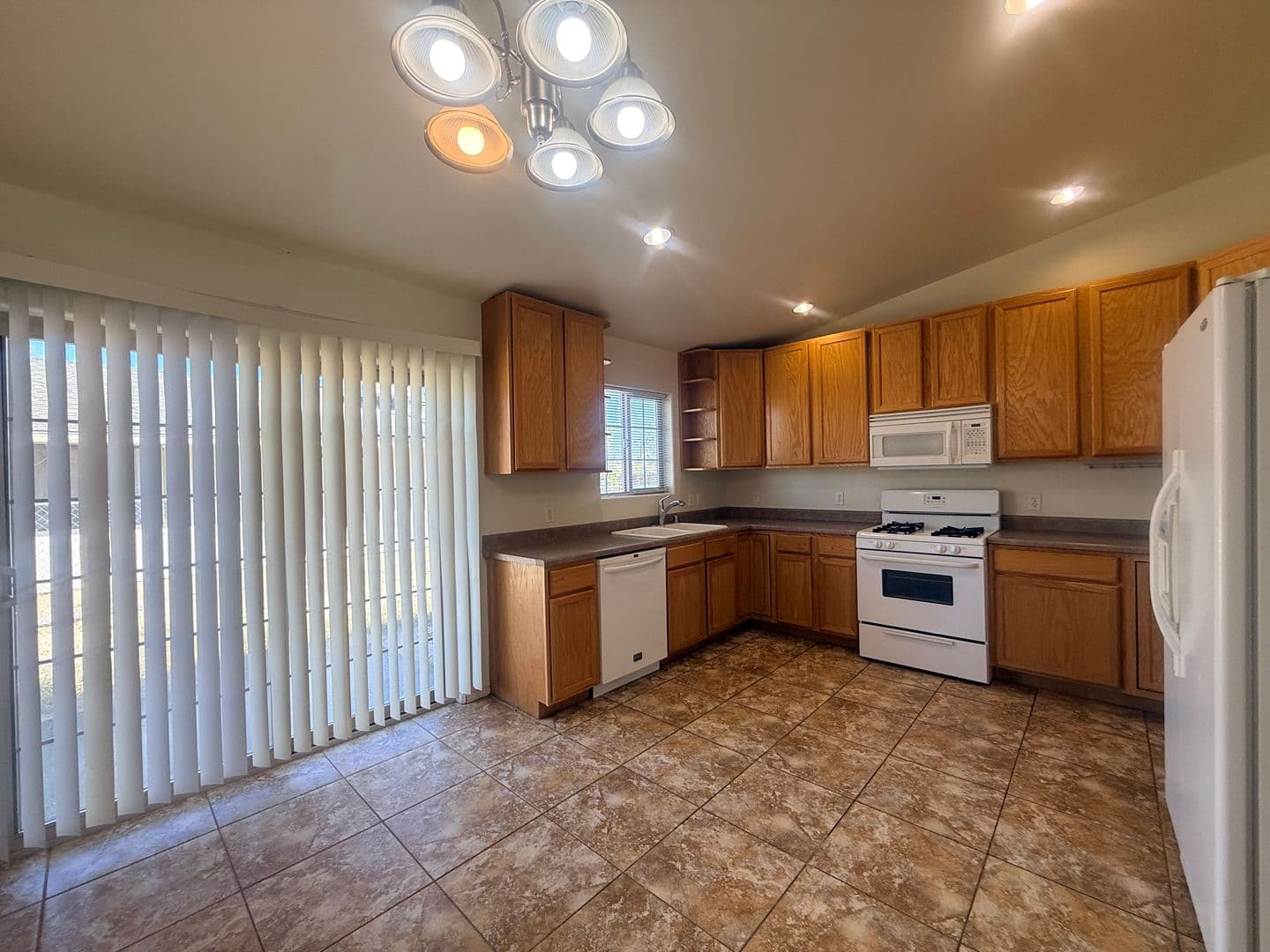 TwentyNine Palms House: 6627 Smoketree Avenue