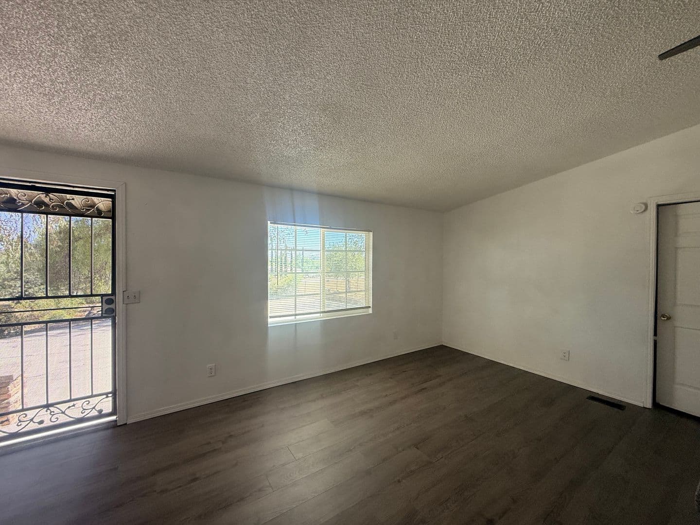 Perris House: 27107 Read St