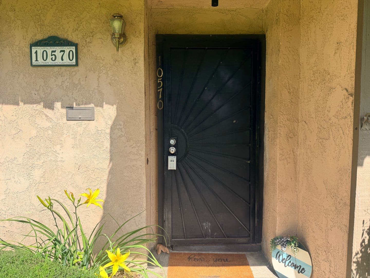 Riverside House: 10570 White Oak Dr