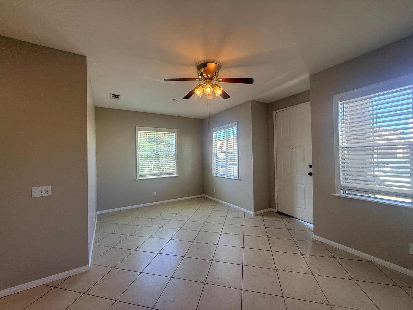 Temecula House: 39540 June Rd