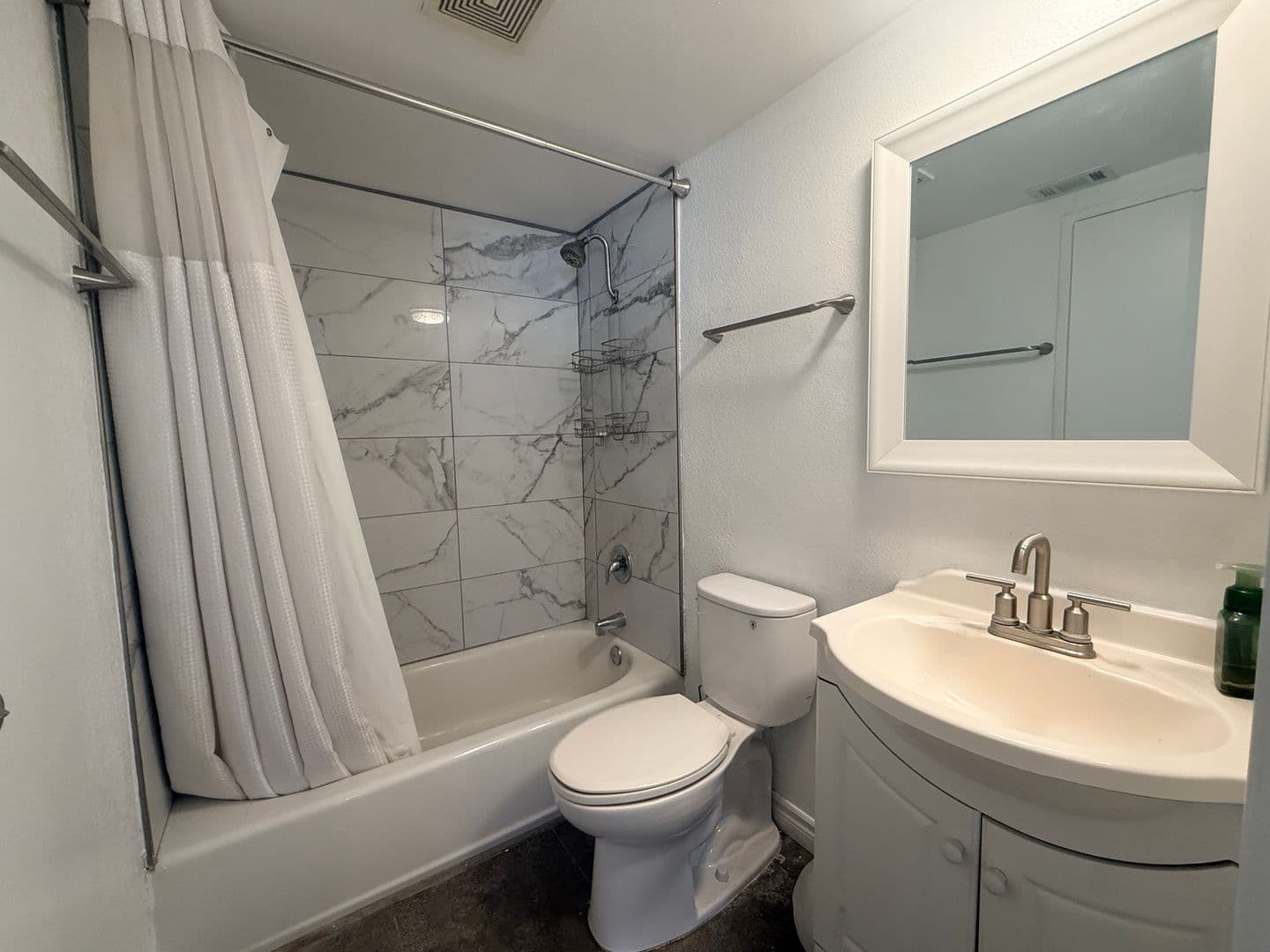 Riverside House: 10570 White Oak Dr