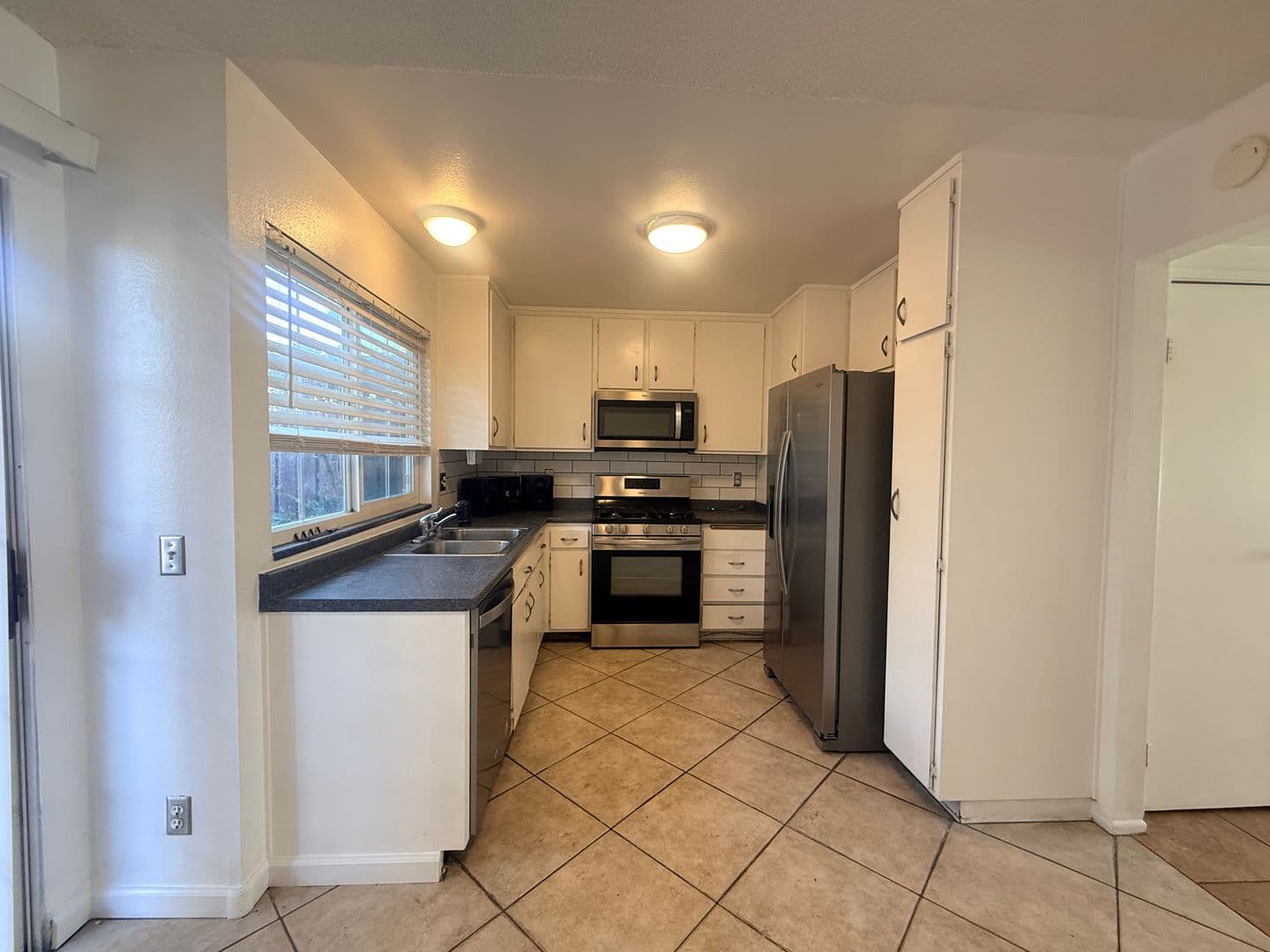 Riverside House: 10570 White Oak Dr