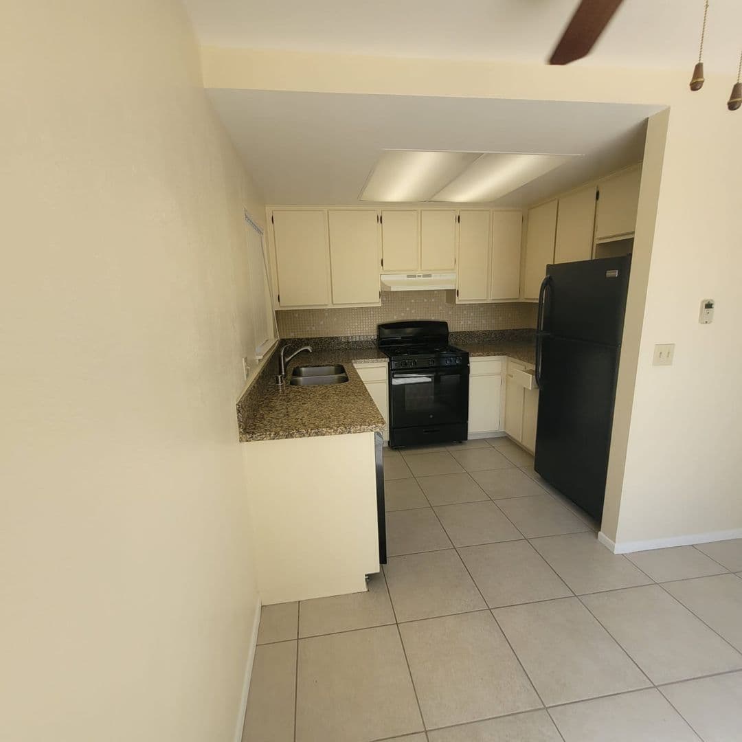Apple Valley Apartment: 15430 Straight Arrow