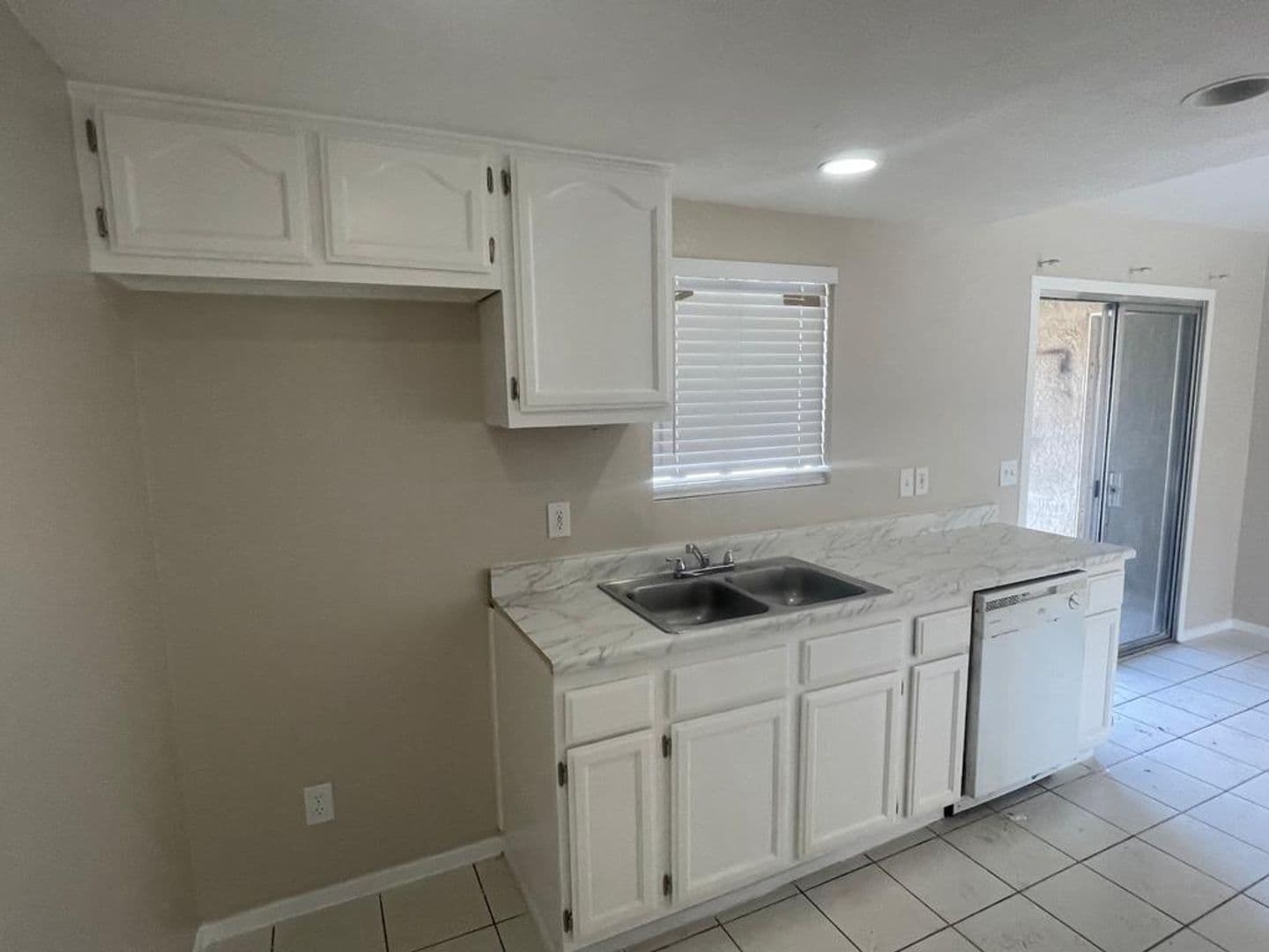 Apple Valley Apartment: 12222 Kiowa Rd