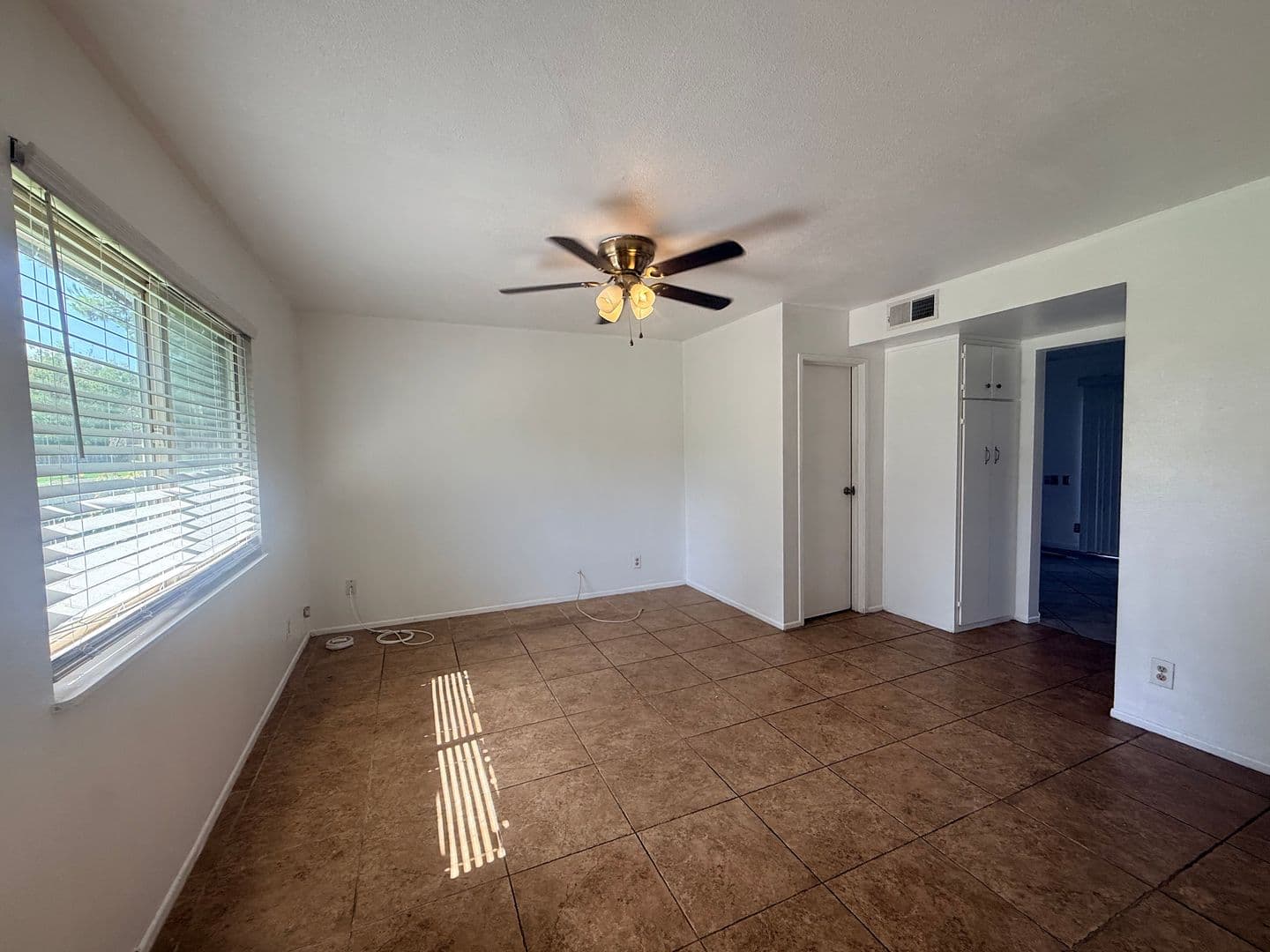 Riverside House: 10570 White Oak Dr