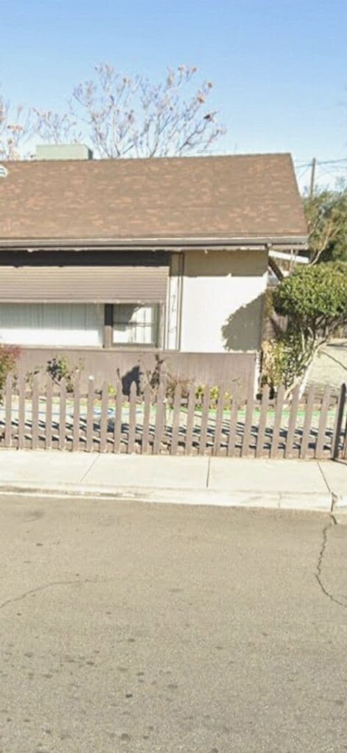 San Jacinto House: 289 S Sheriff Ave
