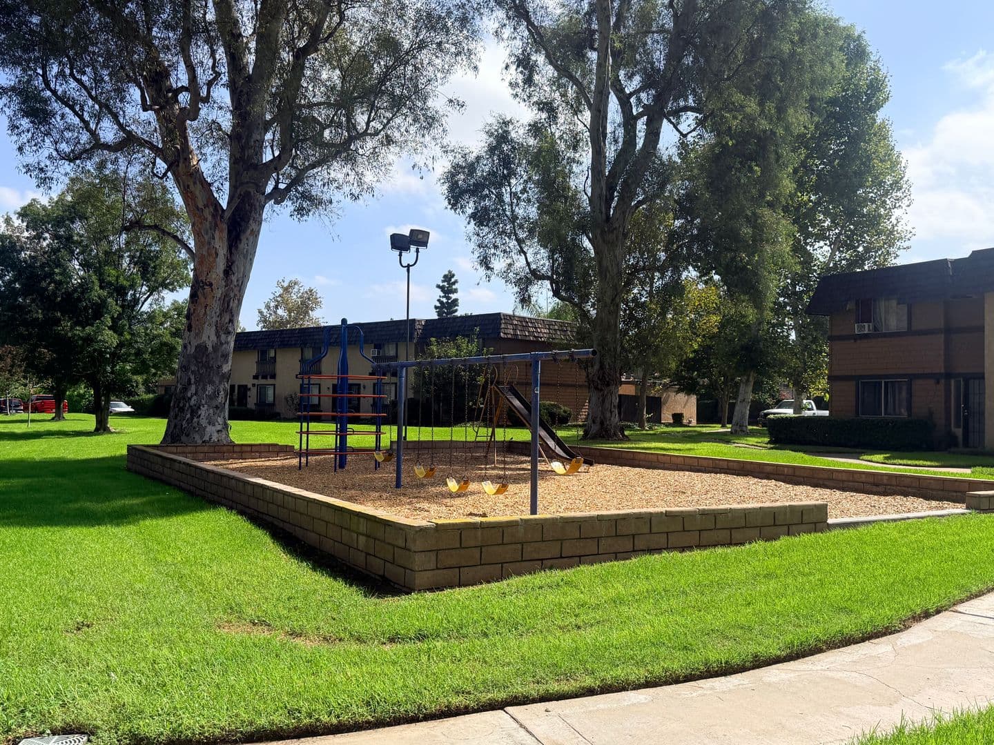 Riverside House: 10570 White Oak Dr