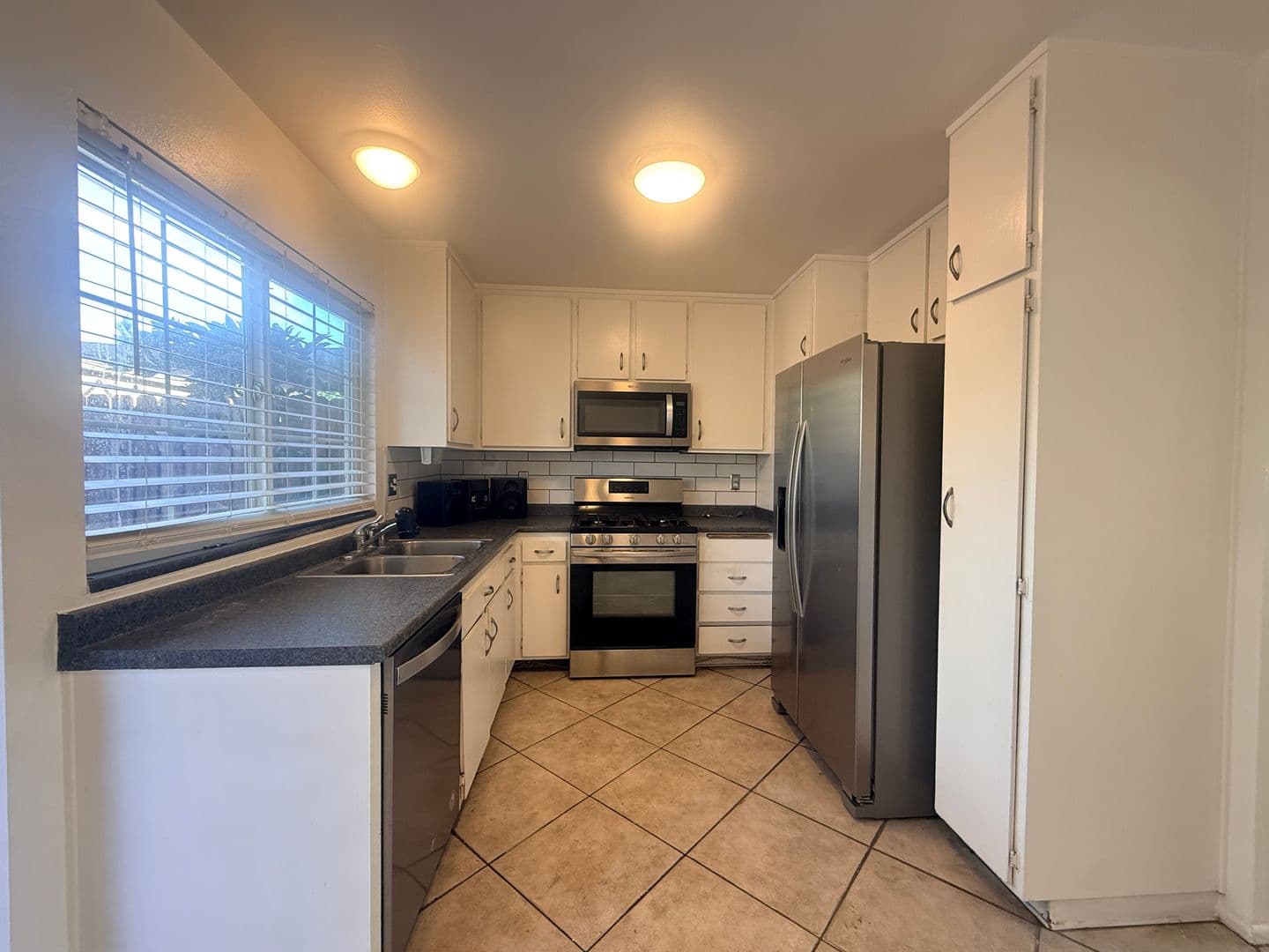 Riverside House: 10570 White Oak Dr
