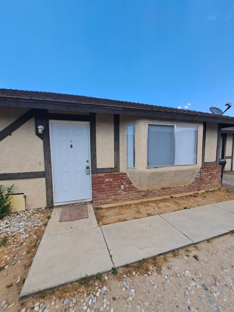 Apple Valley Apartment: 12222 Kiowa Rd