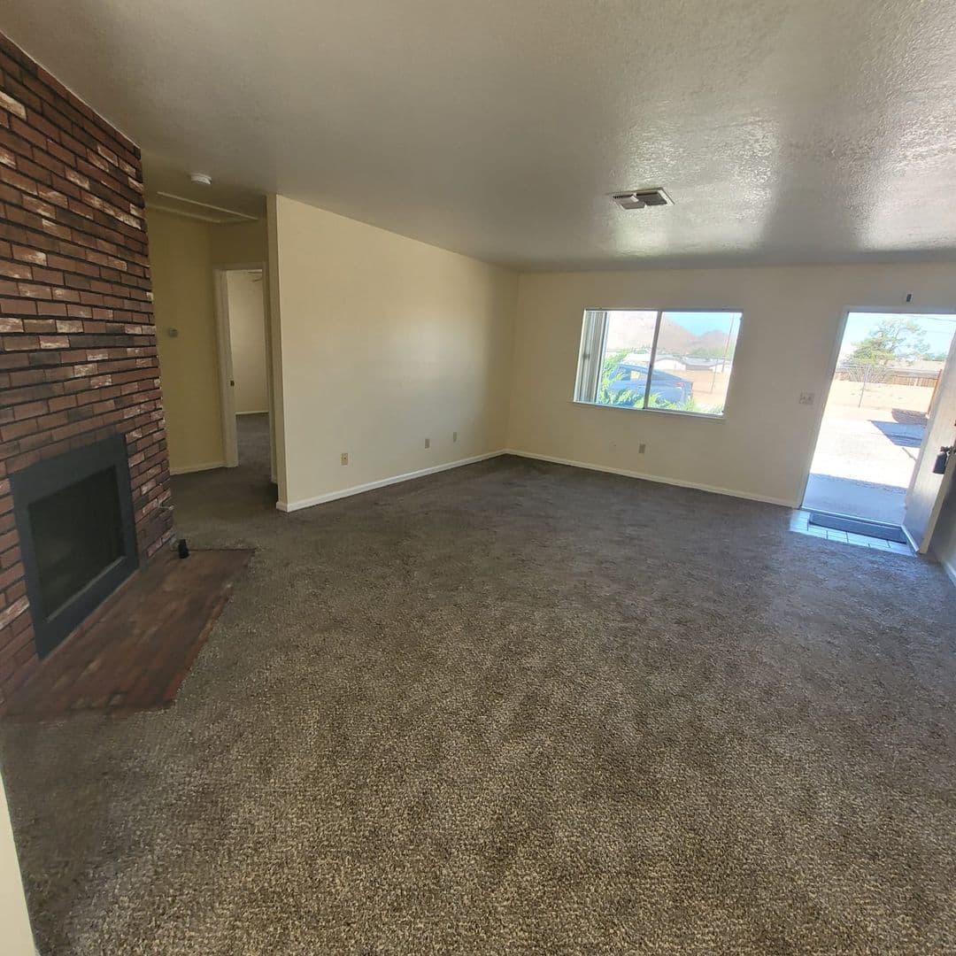 Apple Valley Apartment: 15430 Straight Arrow