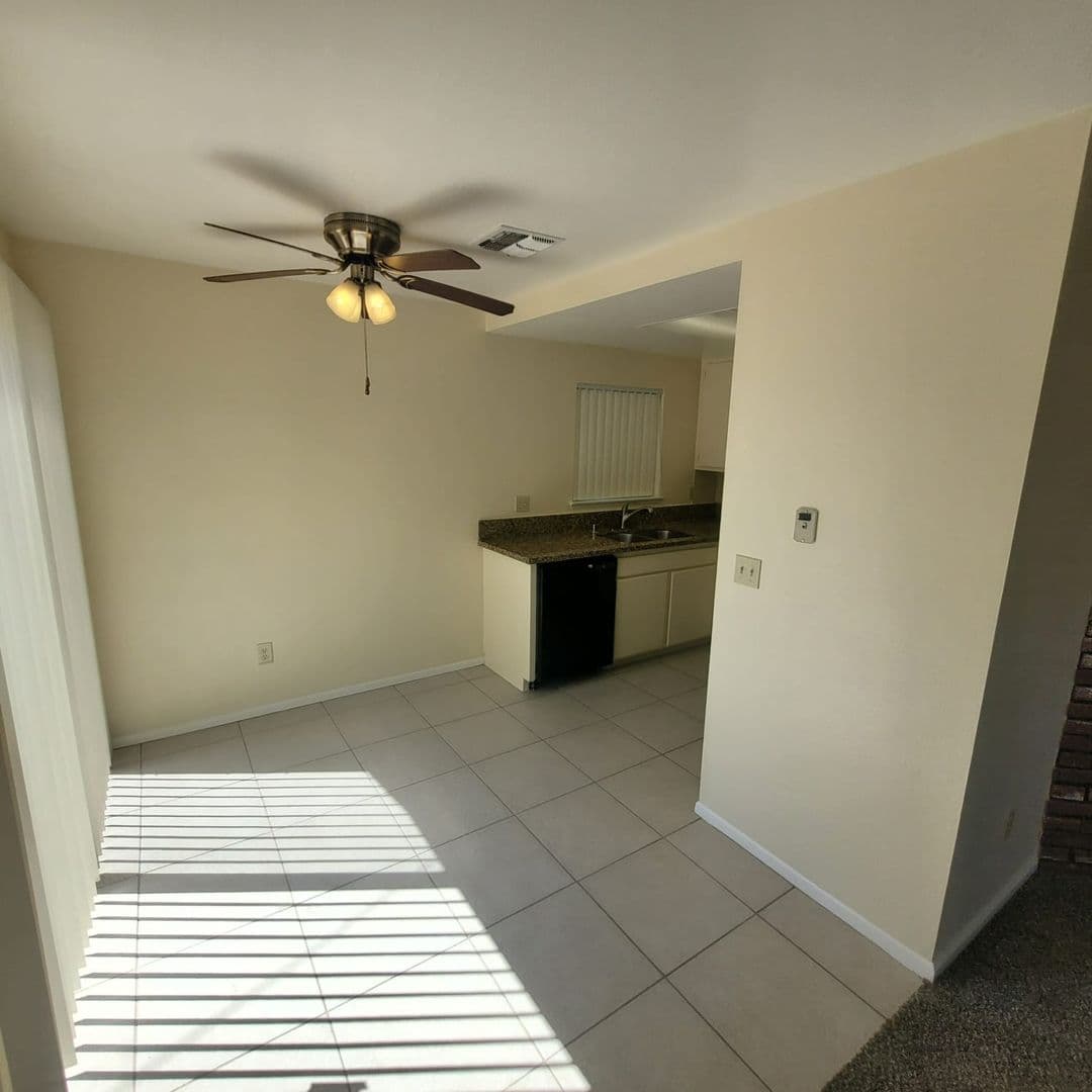 Apple Valley Apartment: 15430 Straight Arrow