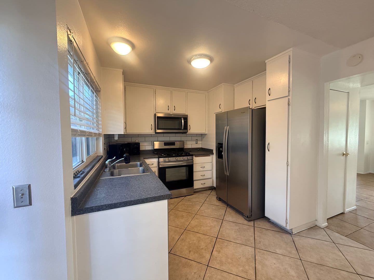Riverside House: 10570 White Oak Dr
