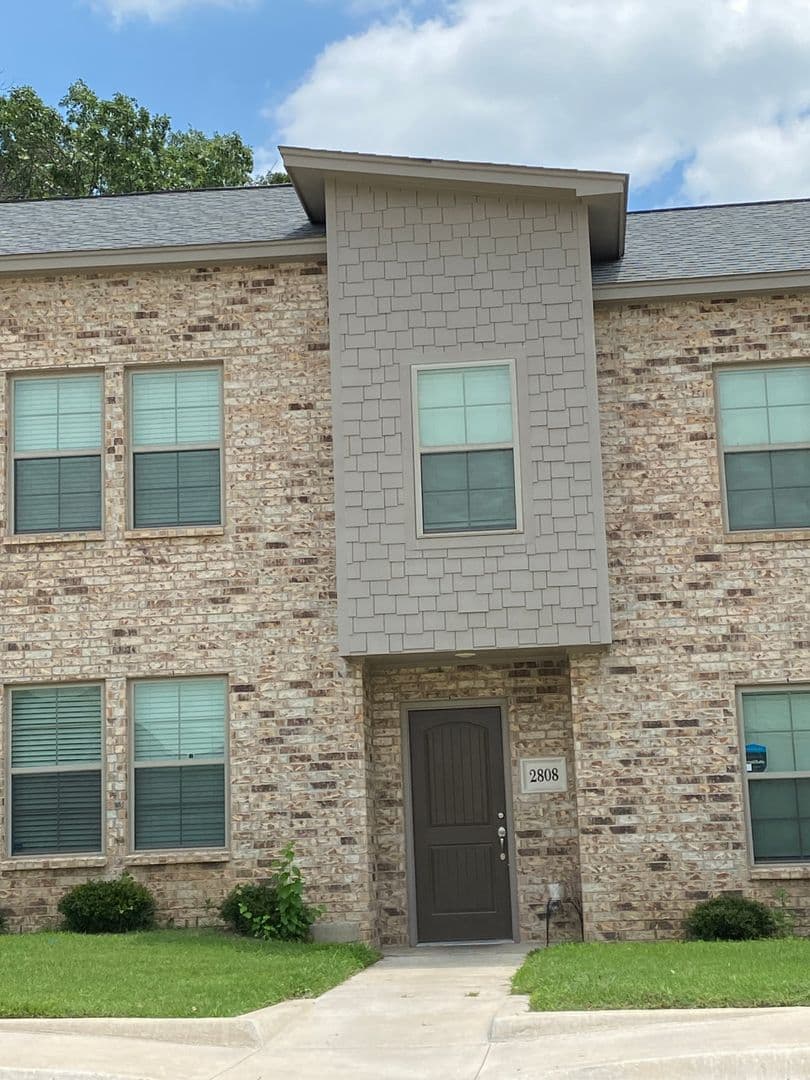 Durant Apartment: 2909 Olivia Ave