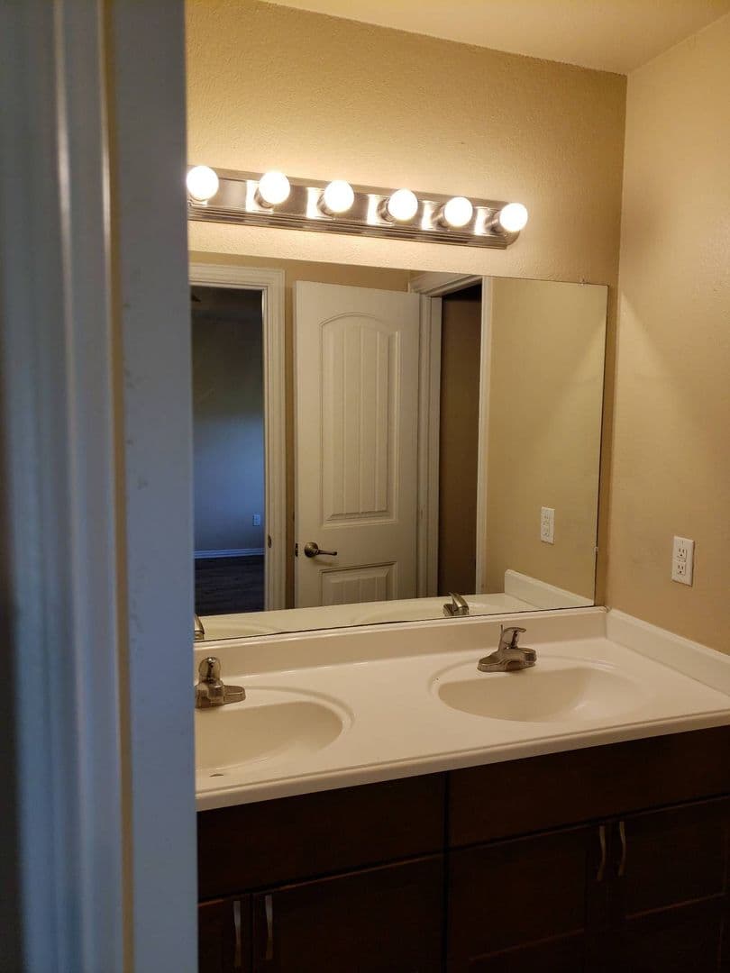 Durant Apartment: 2909 Olivia Ave