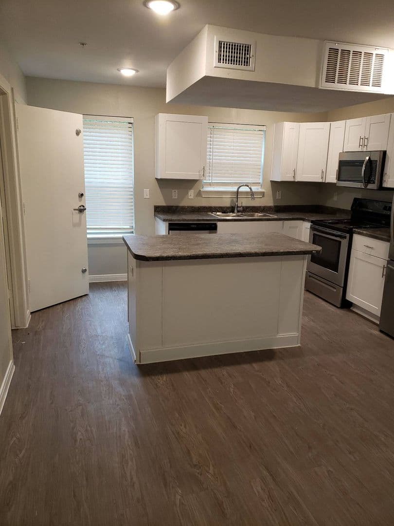 Durant Apartment: 2909 Olivia Ave