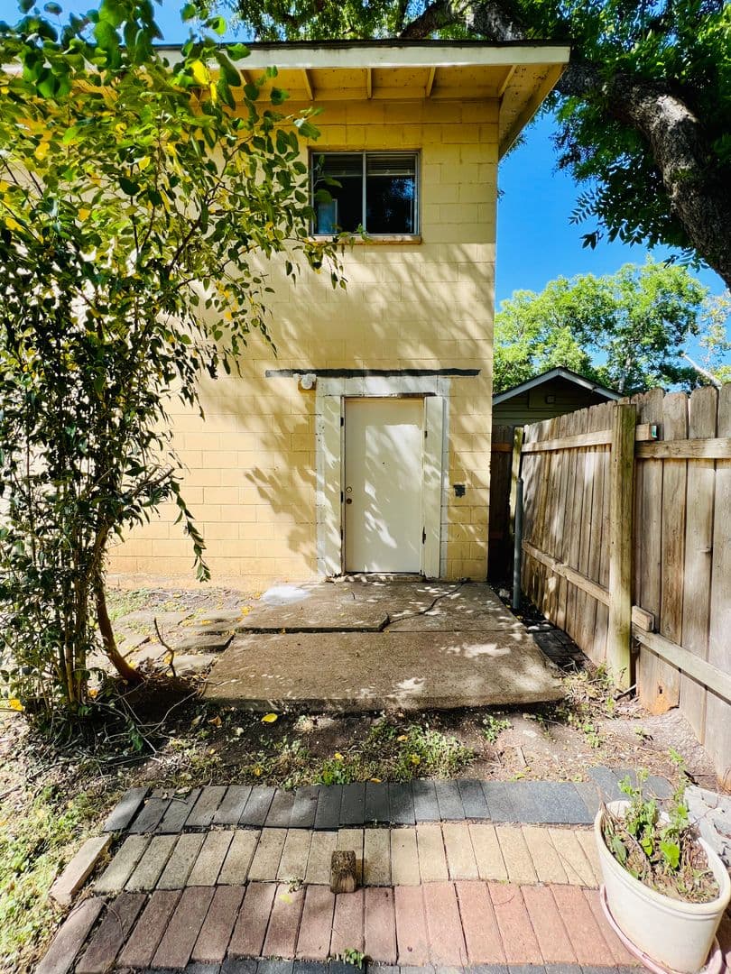Austin Apartment: 1914 Cullen