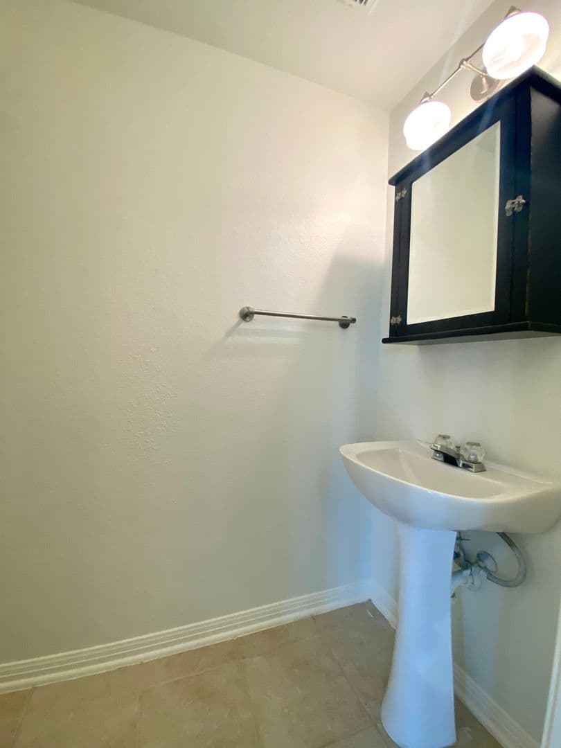 Austin House: 13533 Oregon Flats Trail