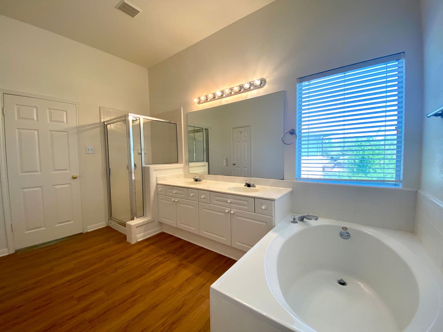 Austin House: 13533 Oregon Flats Trail