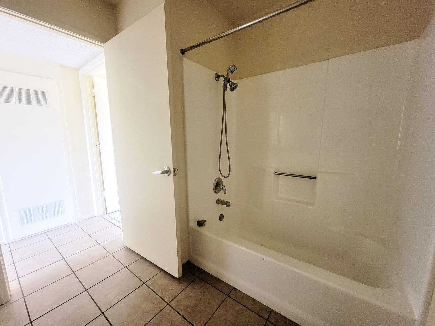 San Jacinto Apartment: 700 E Main St