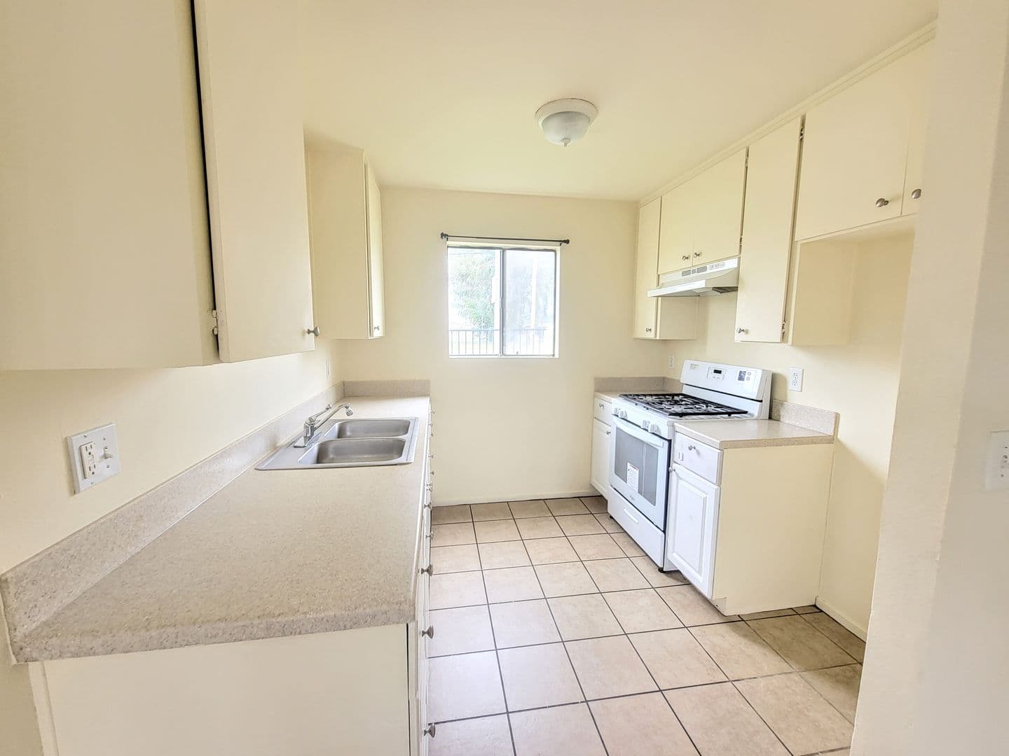 San Jacinto Apartment: 700 E Main St