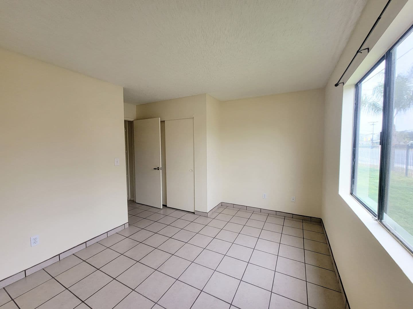 San Jacinto Apartment: 700 E Main St