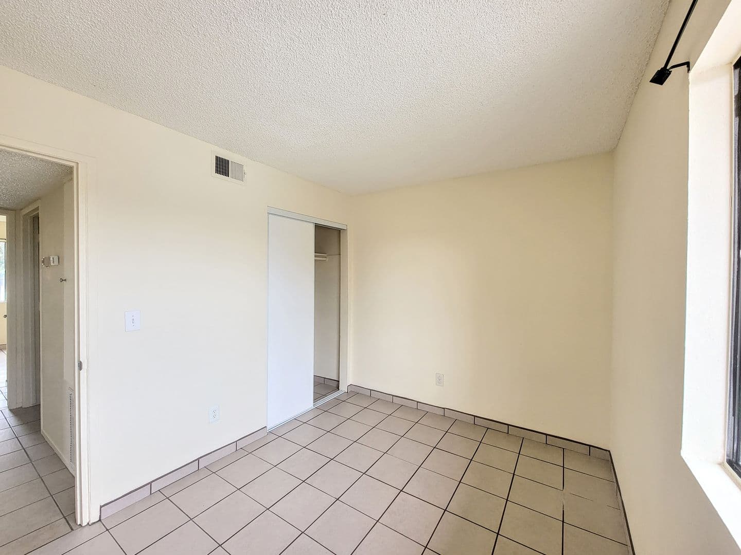 San Jacinto Apartment: 700 E Main St