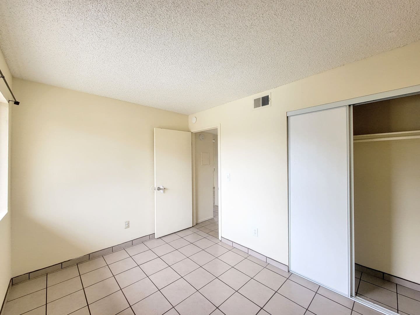 San Jacinto Apartment: 700 E Main St
