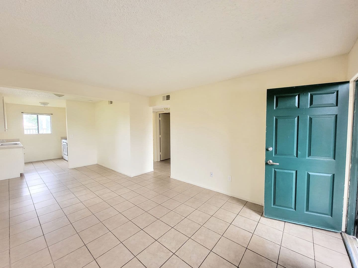 San Jacinto Apartment: 700 E Main St