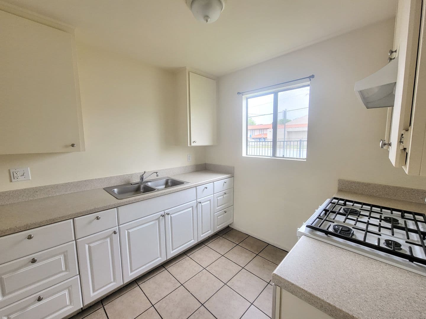 San Jacinto Apartment: 700 E Main St
