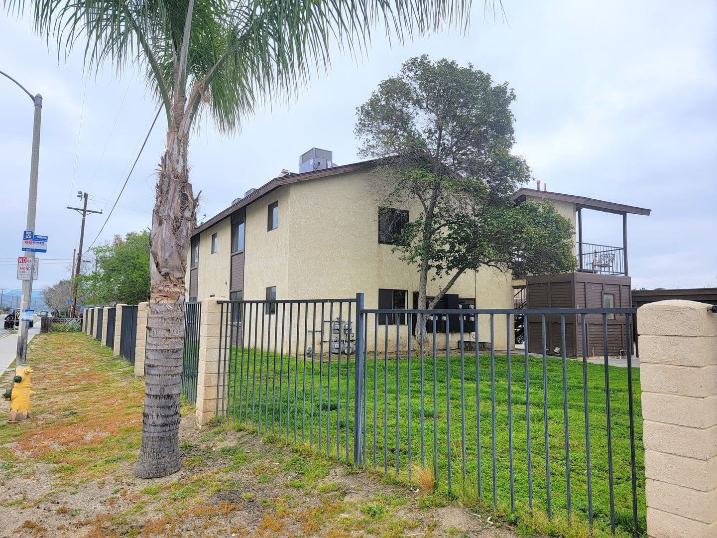 San Jacinto Apartment: 700 E Main St