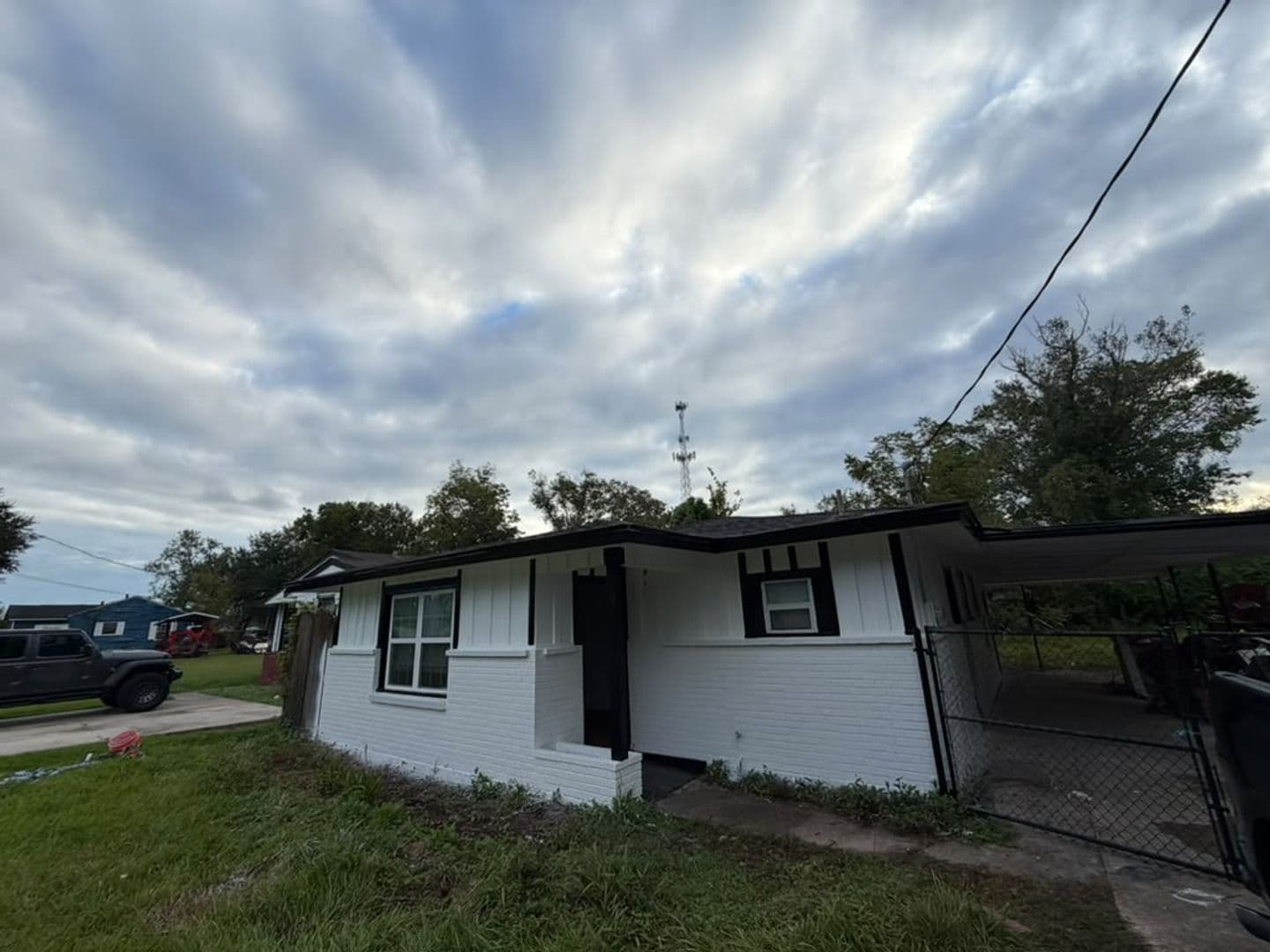 West Orange House: 208 Irene St