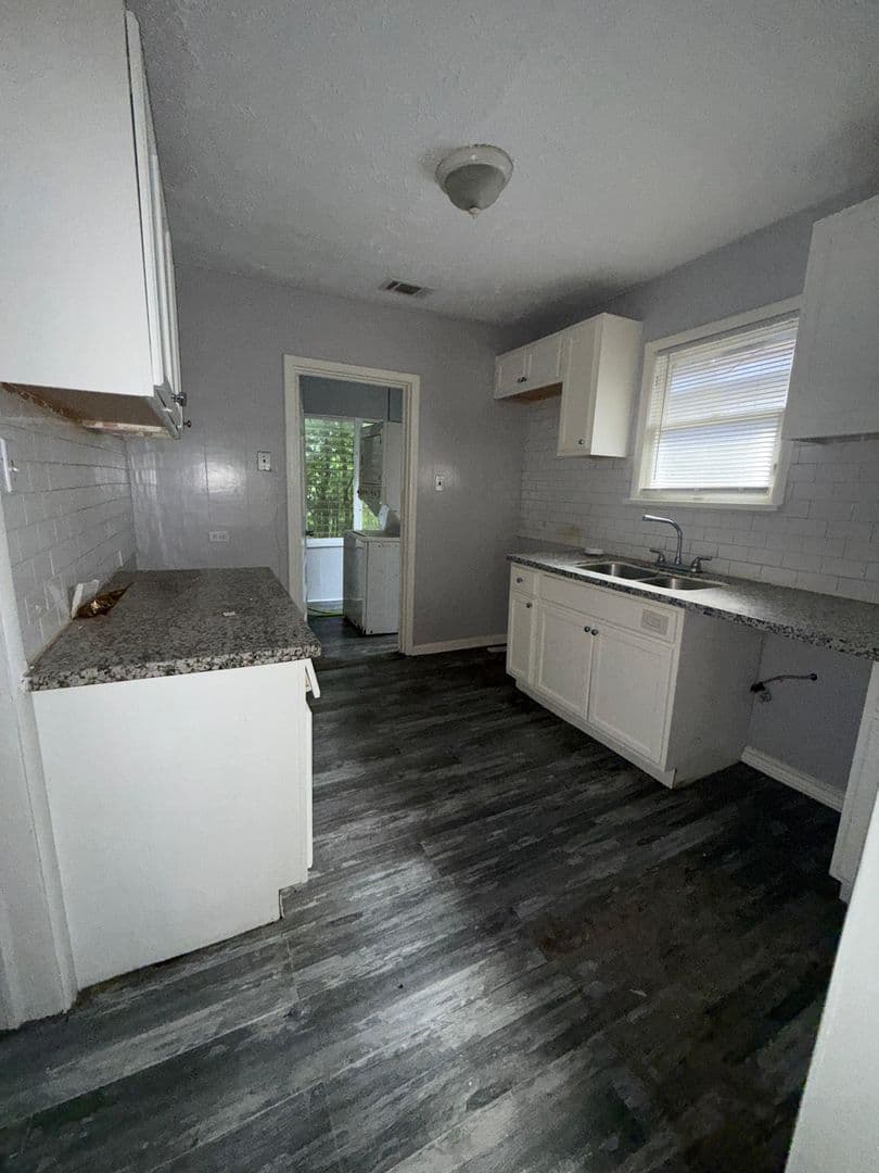 Houston Apartment: 3012 Live Oak St