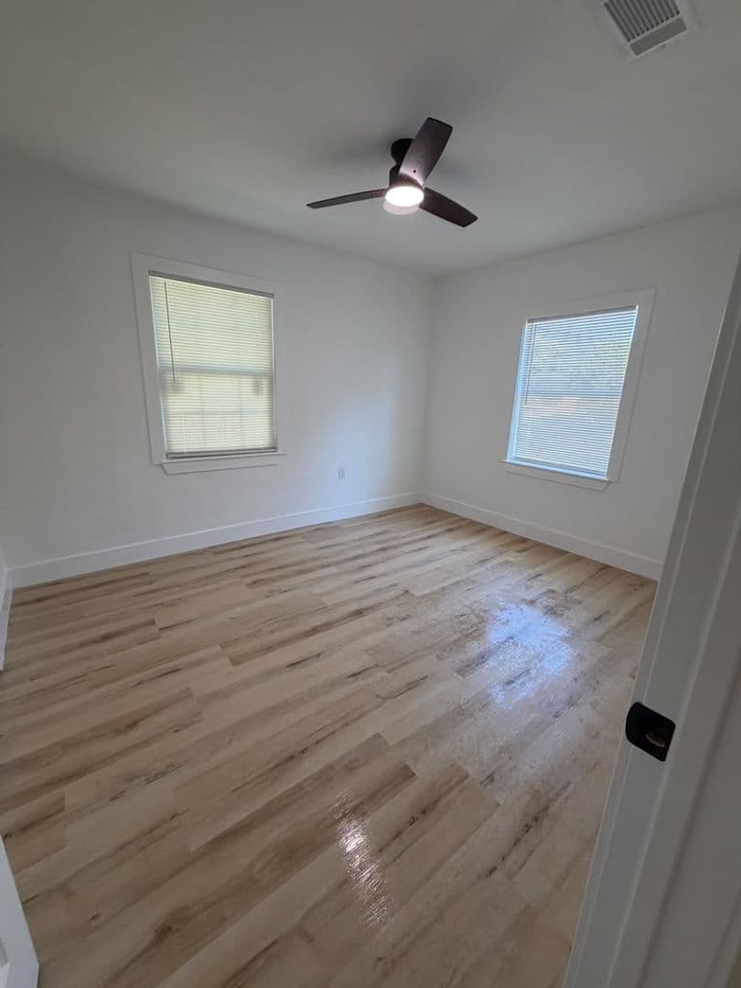Houston House: 7510 Touchstone St