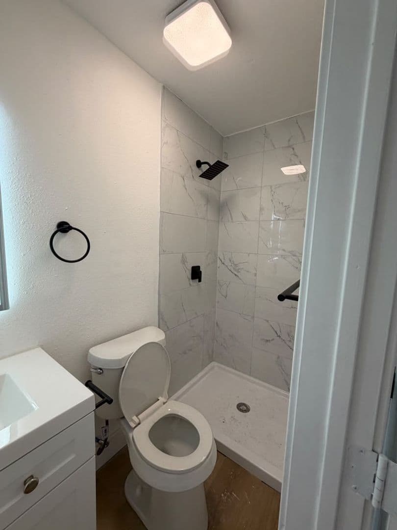 Houston House: 7522 Springdale St