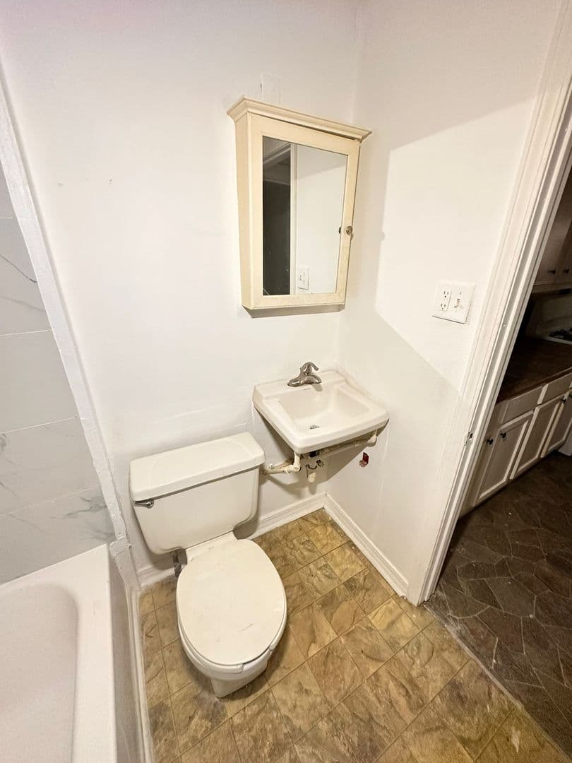 Beaumont Apartment: 2401 Franklin St.